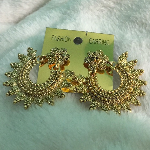 Jewelry - Traditional earrings with patches